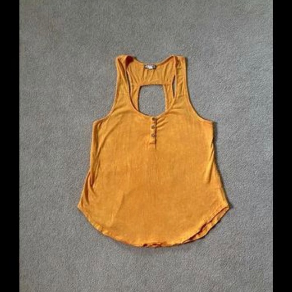 Tops - 🍊 Small Orange Tank Top 🍊